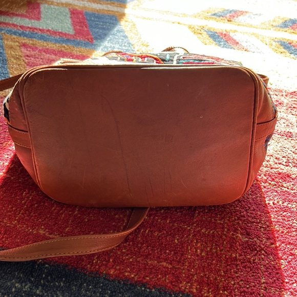 The leather shop crossbody bag - Picture 5 of 10